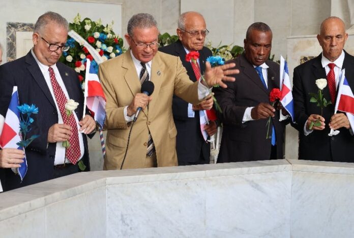 Cree políticos echan al zafacón honestidad y transparencia