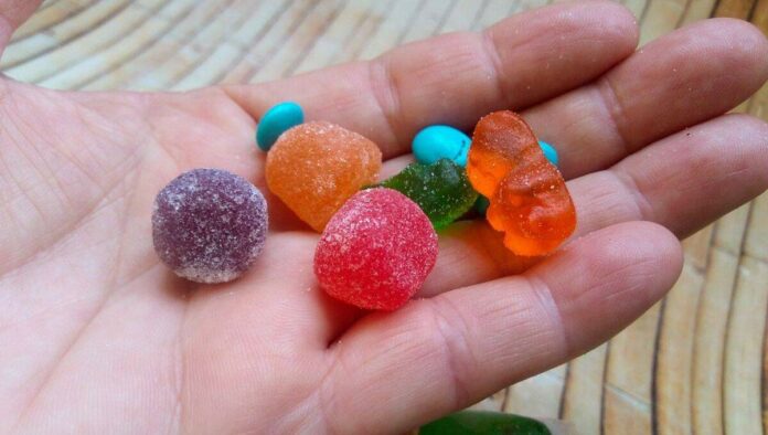 Autoridades decomisan 40 sobres de gomitas de marihuana