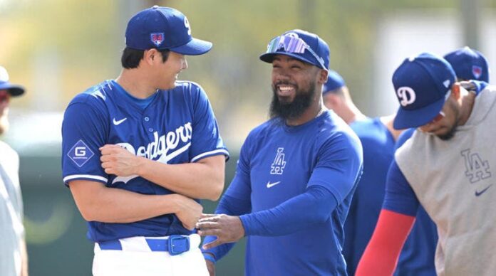 «Buenos días, fanáticos»: Teoscar Hernández pone a Shohei Ohtani a hablar en español