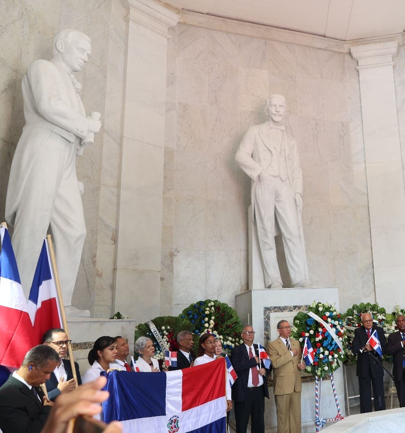 Cree politicos echan al zafacon honestidad y transparencia