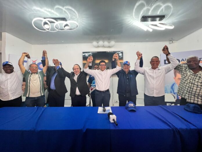 Dío Astacio recibe apoyo de la Fuerza Nacional Progesista y el PRSC
