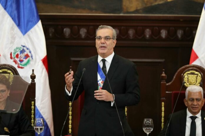 Diputados PLD y PRD no asisten rendición