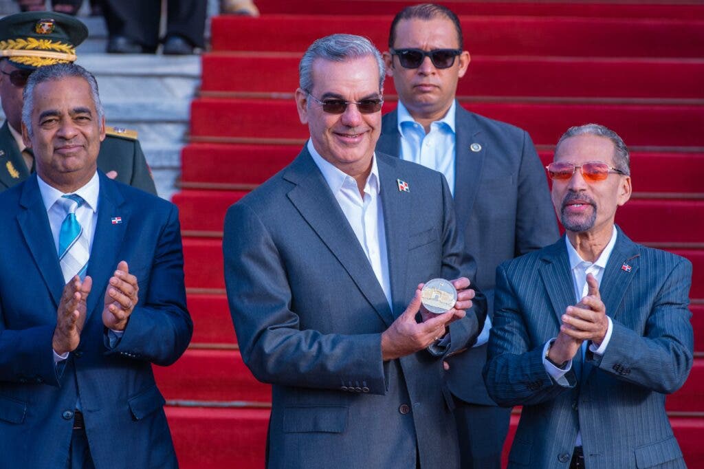 Fotos Abinader y Raquel encabezan homenaje a la Bandera Nacional