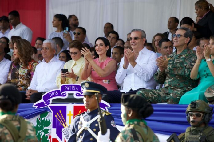 Presidente Abinader encabeza desfile militar por el 180 aniversario de la Independencia Nacional