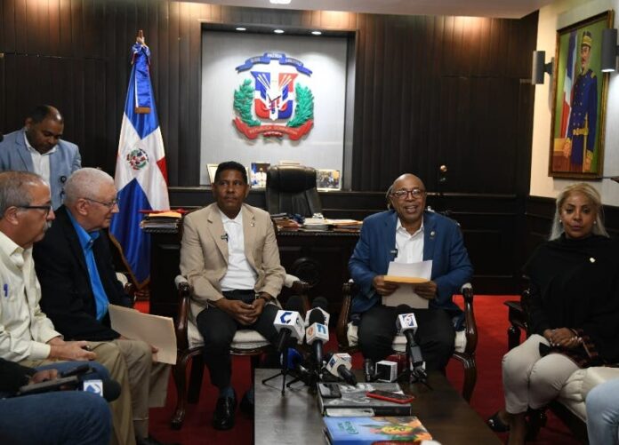 Presidente de Cámara destaca diáspora aporta US$ 10,000 MM