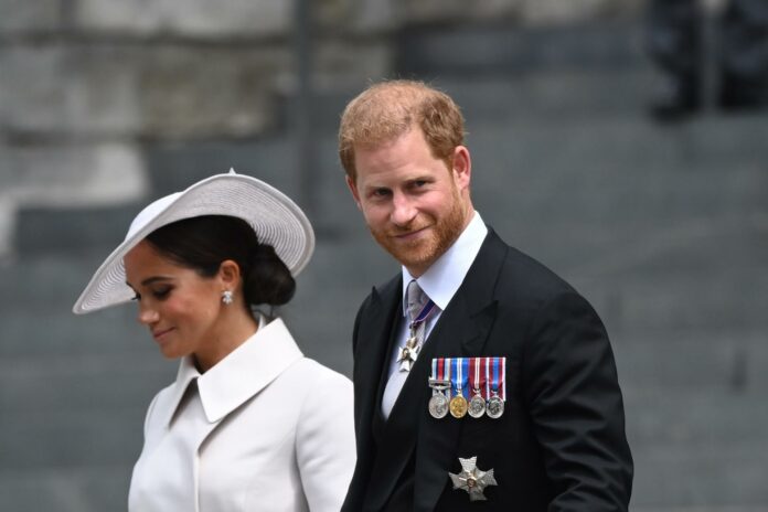 Príncipe Enrique regresa a Estados Unidos tras visitar a su padre, Carlos III
