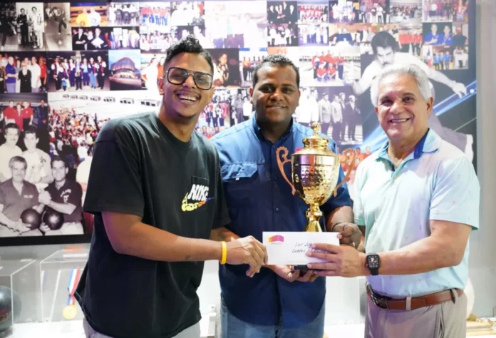 Richards y Aquino ganan torneo de boliche