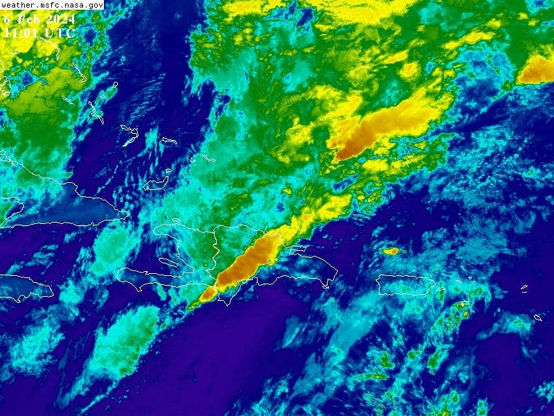 ¡Paraguas en mano Frente frio causa fuertes lluvias y brisas en