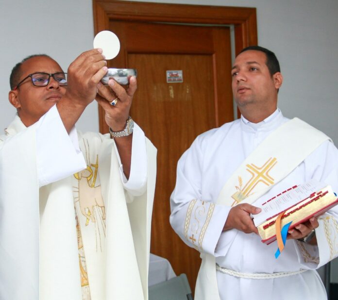 DAEH inicia operaciones en nueva edificación; celebra misa de Acción de Gracias