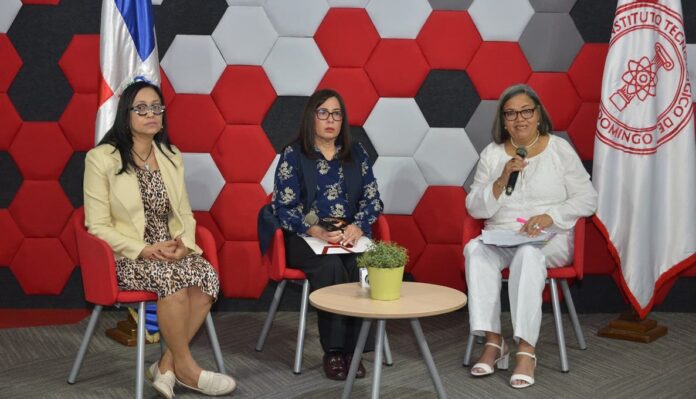 Mujeres tienen menos acceso a ciertas carreras, según informe