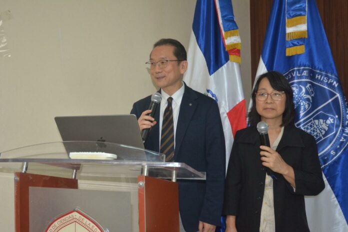 UASD organiza conferencia destacando la situación educativa en Japón