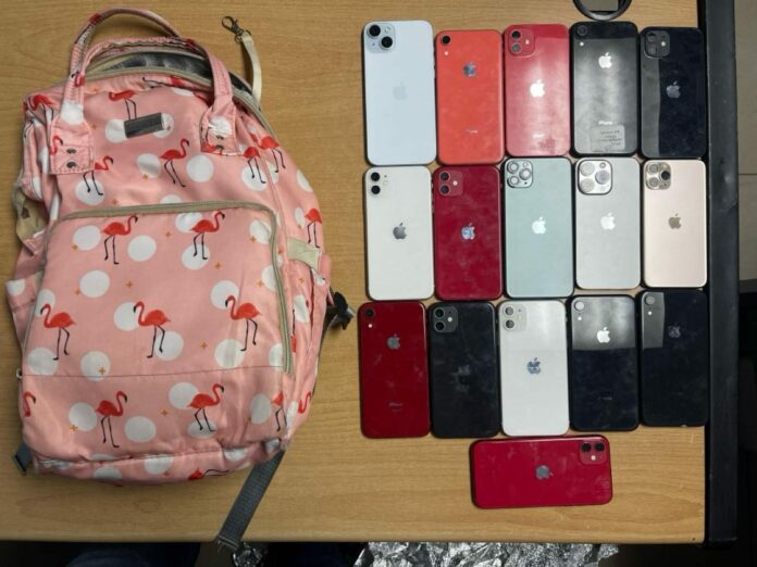 Apresan dos hombres por intento de comercialización de celulares, presumiblemente robados