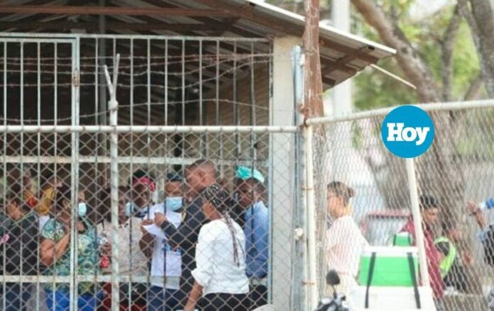 «Eso es un infierno; eso ahí no es para seres humanos»: familiares de presos en La Victoria