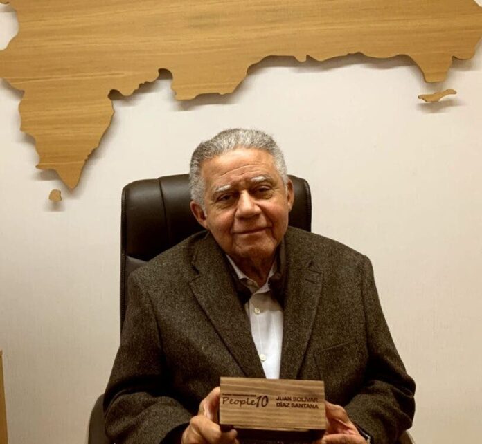 Juan Bolívar Díaz recibe en España Premio People 10