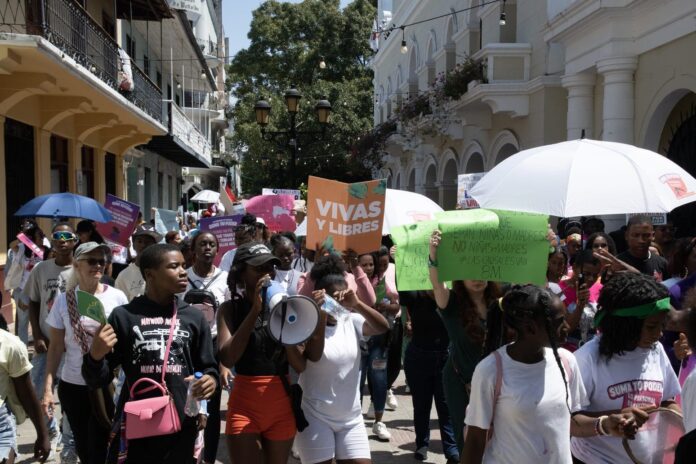 Miles se manifiestan por vidas más seguras y dignas para niñas y mujeres