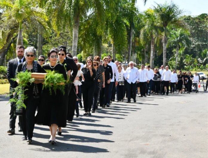 Sepultan restos destacado empresario León Asensio