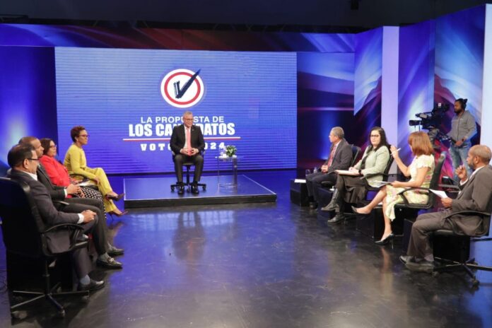 Carlos Peña dice sacaría inmigrantes haitianos en 30 días