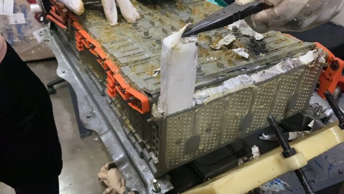 Intentar enviar a Italia un banco de baterías con celdas rellenas de cocaína