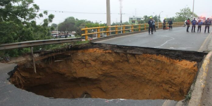 Cuatro muertos por colapso de puente en ciudad colombiana de Barranquilla