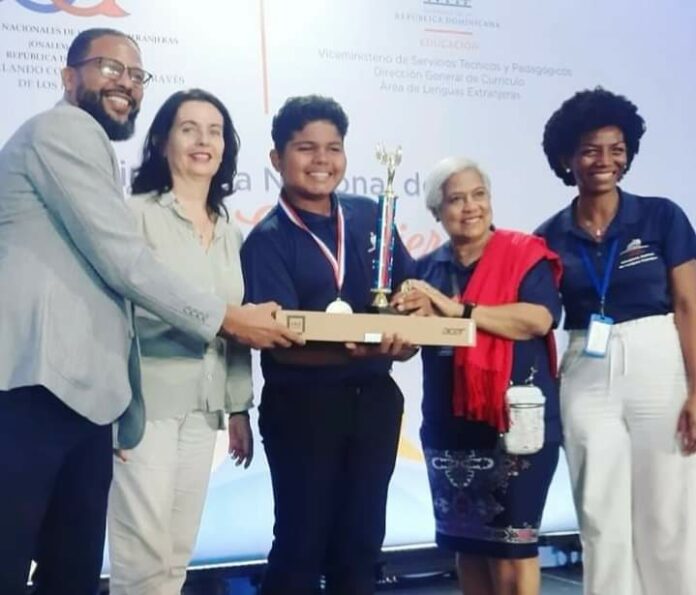 Estudiantes de Azua alcanzan primer y segundo lugar en Olimpiadas Nacionales Lenguas Extranjeras