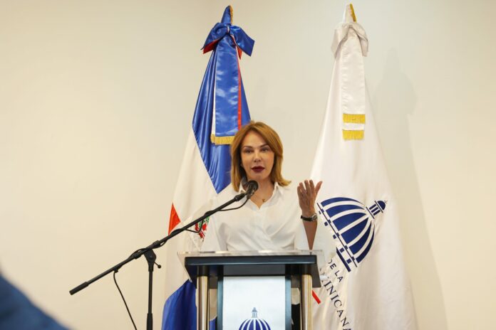 UNESCO coopera con Cultura en el estudio de pecios naufragados en la bahía de La Isabela