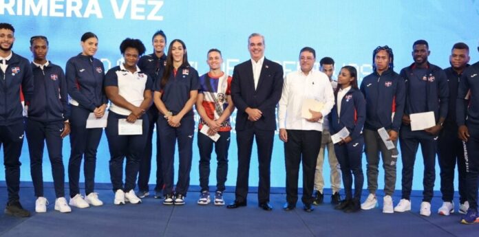 ¡Júbilo! Abinader entrega incentivos atletas que irán a París