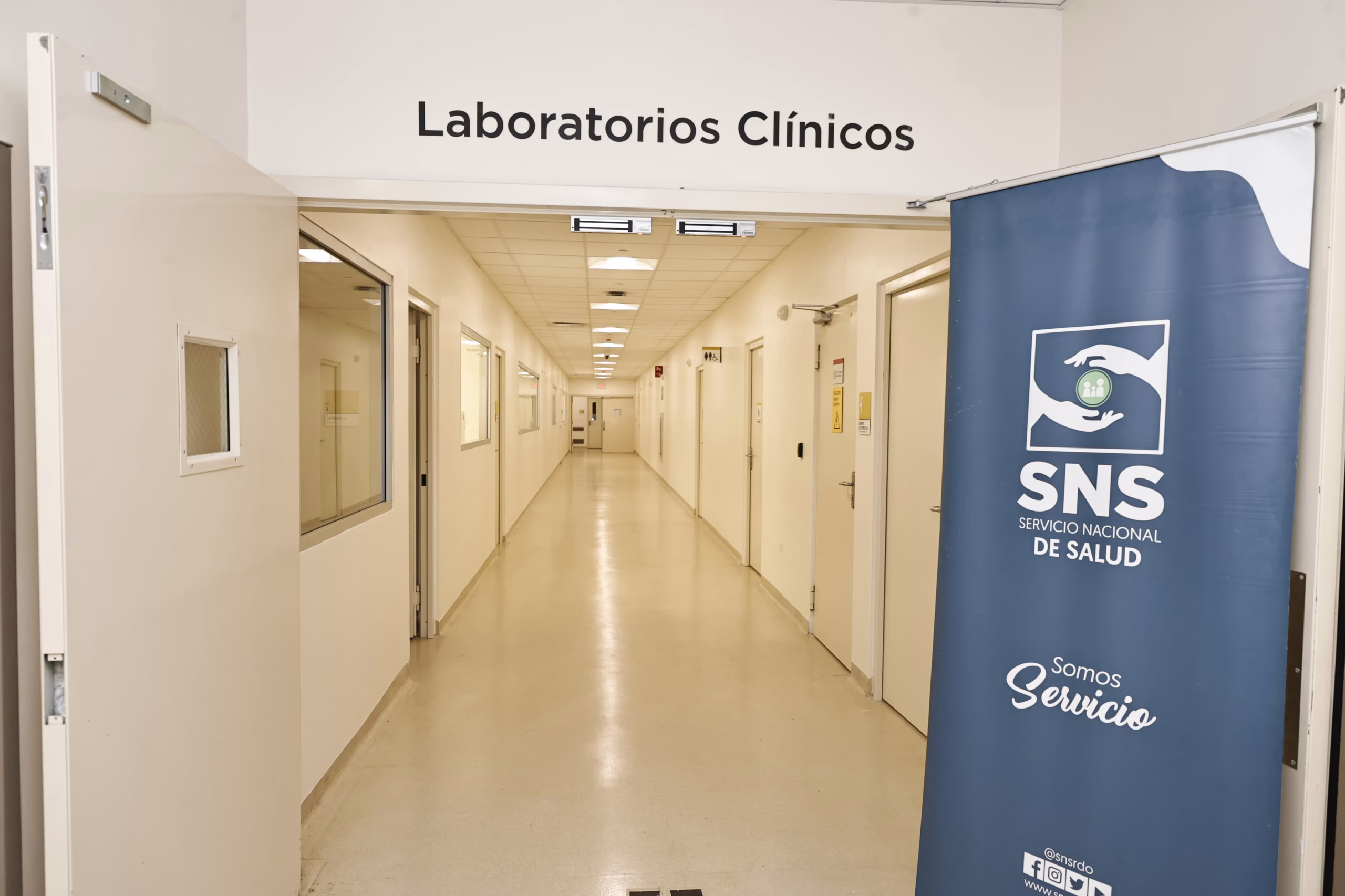 1718055857 827 Habilitan nuevo laboratorio clinico en Ciudad Sanitaria Luis Eduardo Aybar.avif