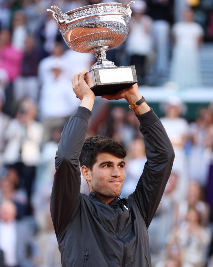 Carlos Alcaraz, el más joven en lograr la victoria en las tres superficies donde se disputan los torneos del Grand Slam