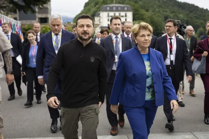 Zelenski celebra el “éxito” de convocatoria de su cumbre de paz
