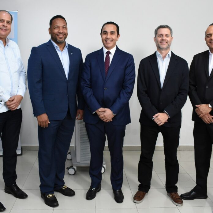 Dr. Pablo Mateo realiza jornada junto al Dr. Juan Fulla a favor de pacientes masculinos de escasos recursos