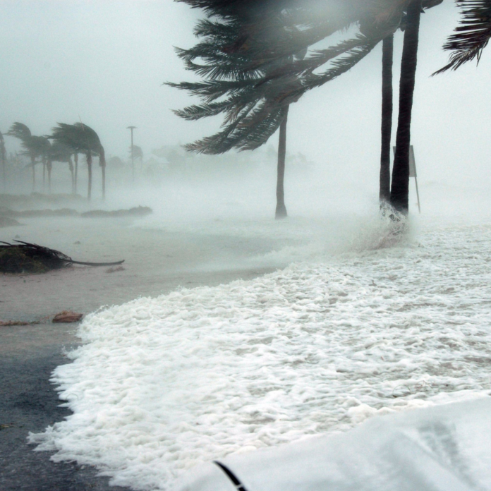 Se registra fuerte ventarrón con granizadas en Jarabacoa
