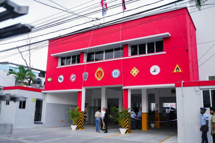 Ministro Joel Santos y Sur Futuro entregan estación de bomberos remozada y ampliada en San Cristóbal