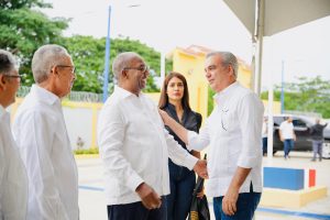 Presidente Abinader inaugura Liceo Experimental de la UASD en municipio de Guerra