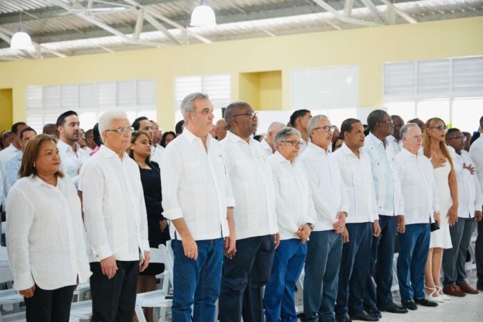 Presidente Abinader inaugura Liceo Experimental de la UASD en municipio de Guerra