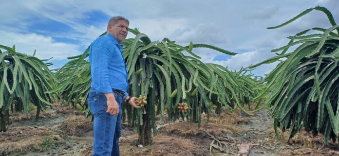 ¿Qué está haciendo el ministro Agricultura en Vietnam?