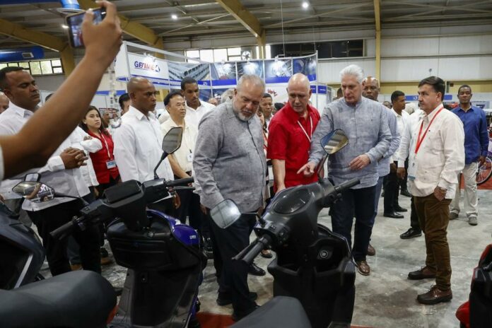 Feria expositiva industrial en Cuba