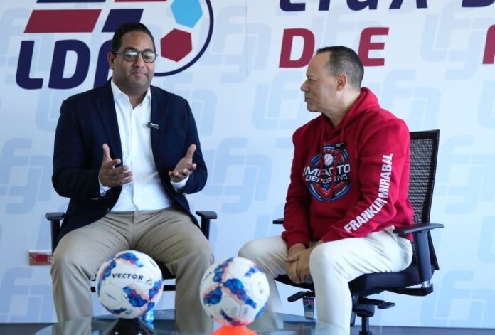 Colegios cambian plays por campos de fútbol