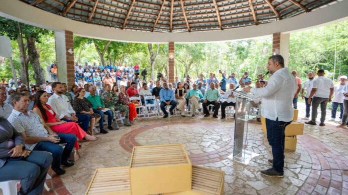 FEDA inicia mayor entrega de cajas de abejas en la historia del país