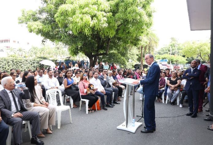 Jóvenes becarios cursarán maestrías en el extranjero