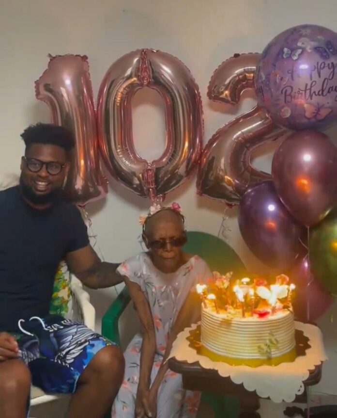 Lápiz Conciente celebra cumpleaños 102 de su abuela Palín