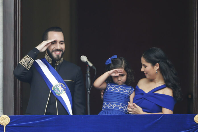 Layla, hija de Nayib Bukele, fue protagonista de la toma de posesión