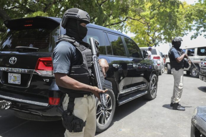 Líderes haitianos destituyen al jefe de policía y nombran uno nuevo mientras la violencia cobra la vida de los agentes
