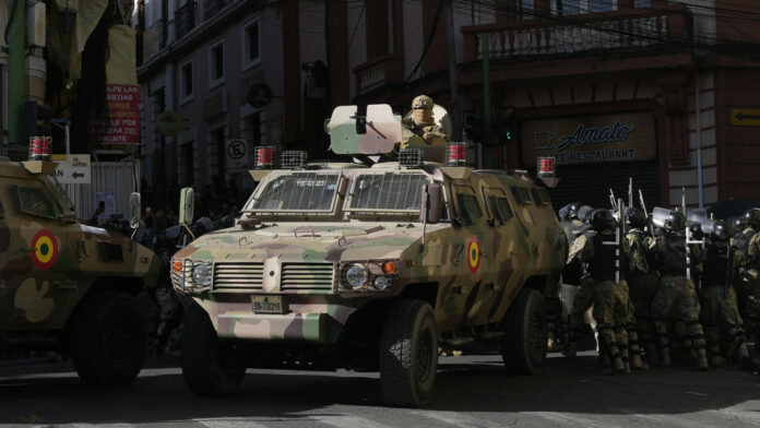 Militares de Bolivia se retiran