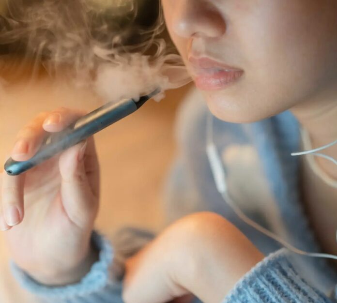 OMS avisa sobre el «alarmante» consumo de cigarrillos electrónicos en jóvenes en Bolivia