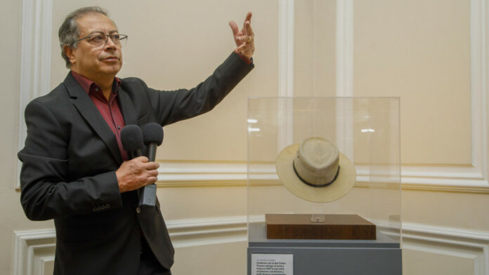 Reconocen como patrimonio cultural sombrero del último comandante del M-19 en Colombia