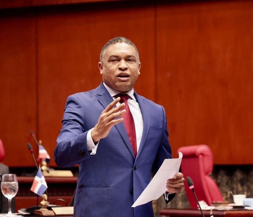 Yvan Lorenzo, senador del PLD aboga por tres causales en nuevo Código Penal.