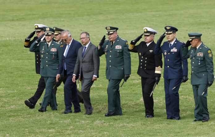 Toma posesión nuevo comandante del Ejército de Colombia, ante aumento de violencia