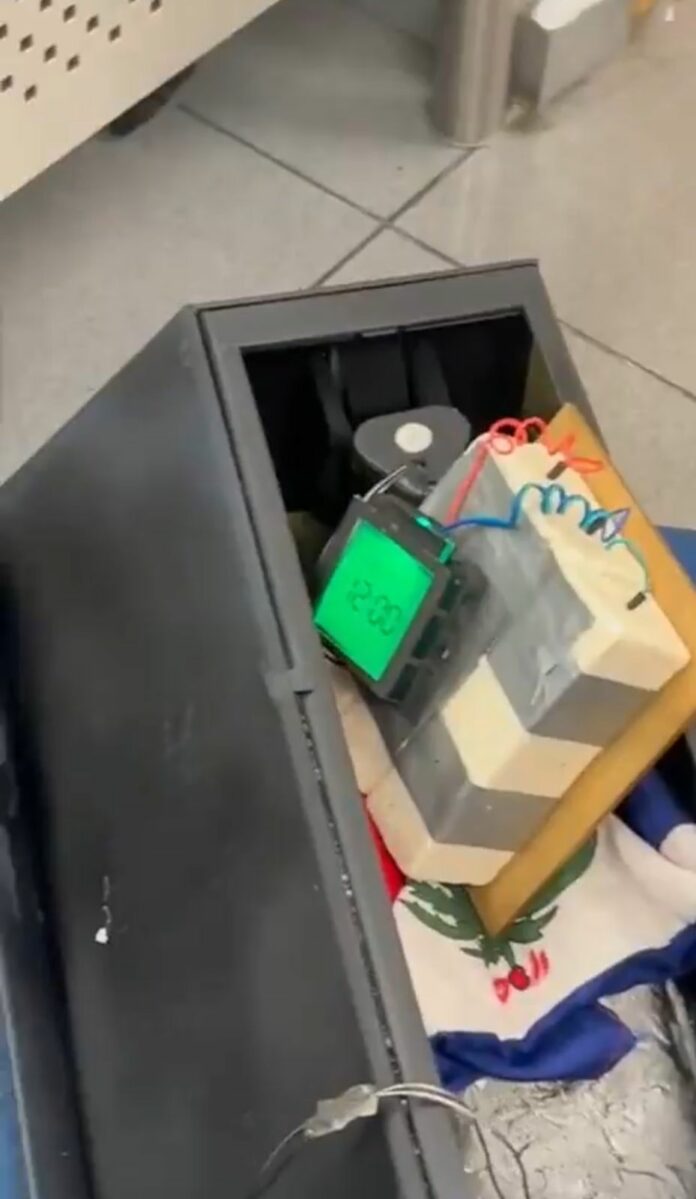 Una bandera de Haití había en el interior de la falsa bomba utilizada en el asalto