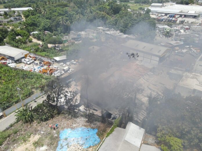Una persona afectada tras incendio en Mundo Fibras