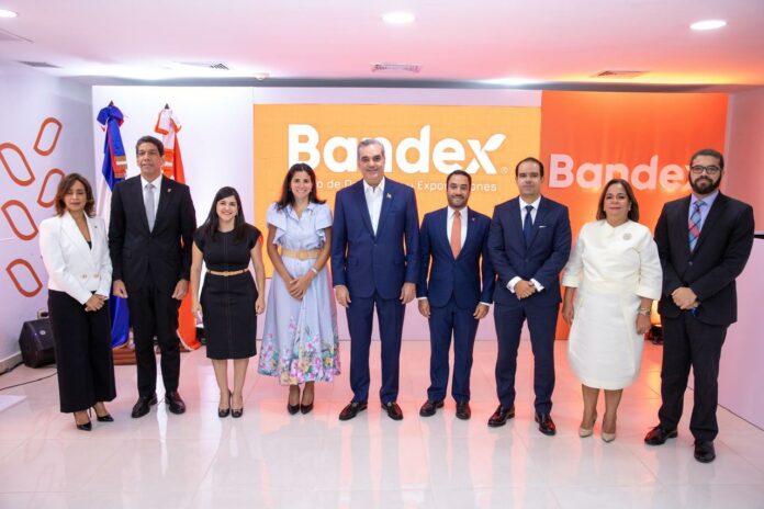 Abinader visita Bandex; entidad elimina pérdidas de gestiones pasadas